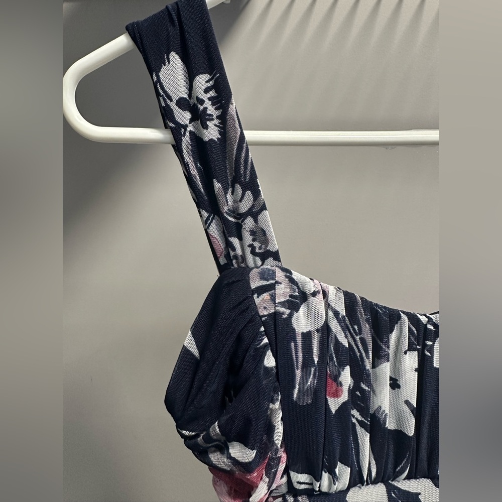 CONNECTED APPAREL knee-length skirt and sheer overlay, sleeveless floral overlay - Picture 5 of 8